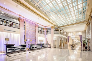 Hotel entrance and lobby at The Mayflower Hotel, Autograph Collection