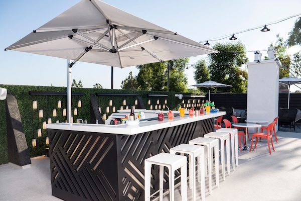 Poolside bar