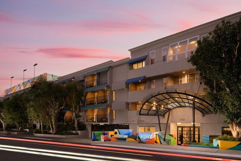 Photo - Le Parc at Melrose