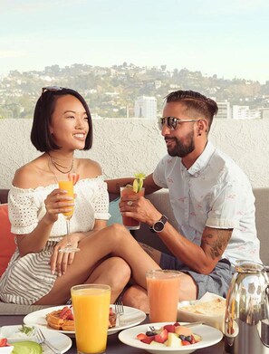 Daily full breakfast for a fee -  Le Parc at Melrose (West Hollywood)