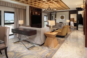 3 bares, salón en el lobby, pub