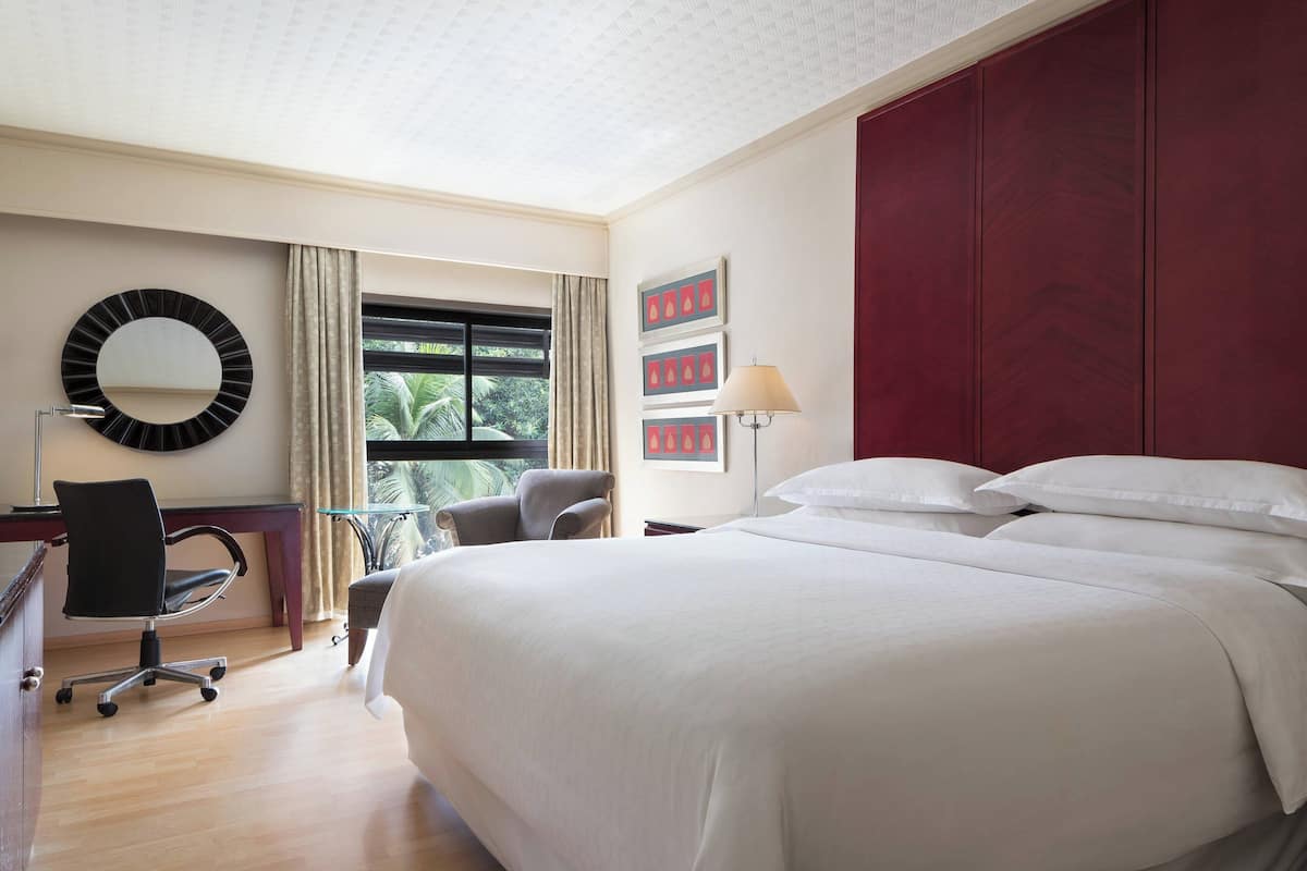 Standard Room, 1 King Bed | 1 bedroom, premium bedding, down comforters, in-room safe