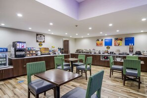 Free daily continental breakfast  - Comfort Inn & Suites Pittsburgh Fox Chapel (Pittsburgh)