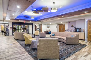 Lobby - Comfort Inn & Suites Pittsburgh Fox Chapel (Pittsburgh)