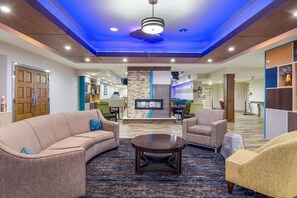 Lobby - Comfort Inn & Suites Pittsburgh Fox Chapel (Pittsburgh)