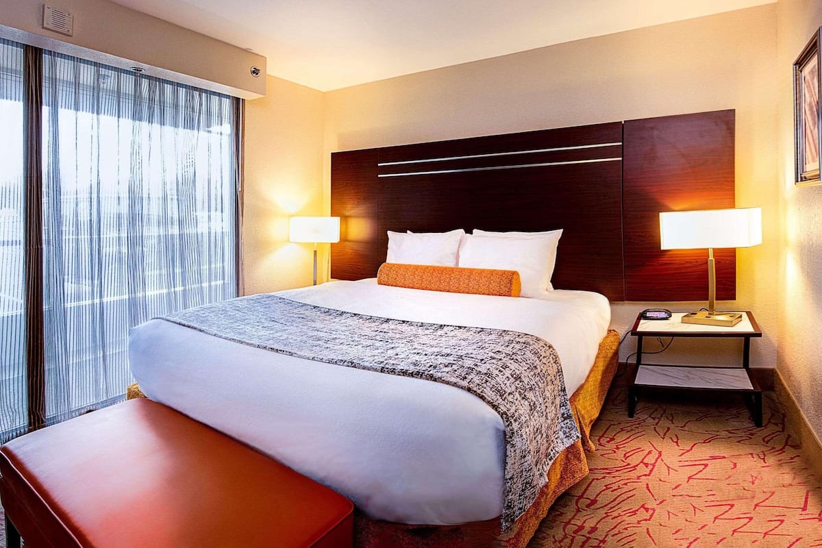 1 chambre, literie de qualité, lit avec matelas à plateau-coussin