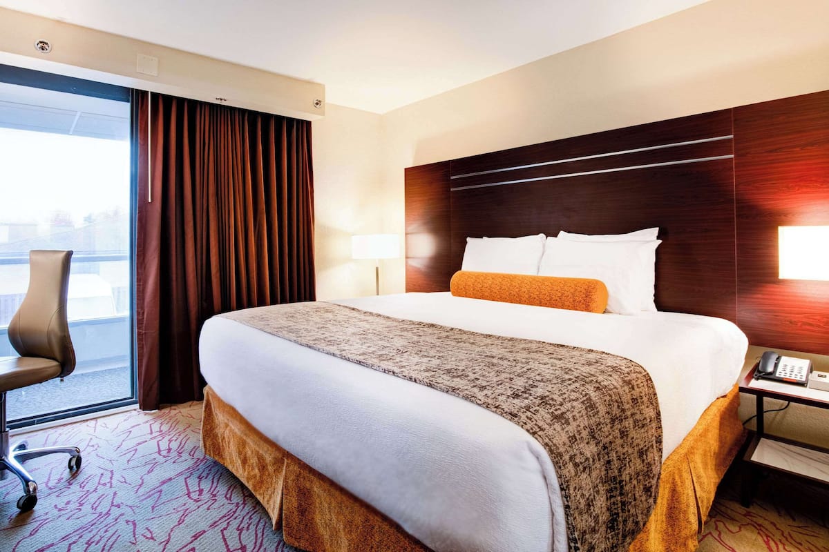 1 bedroom, premium bedding, pillowtop beds, in-room safe