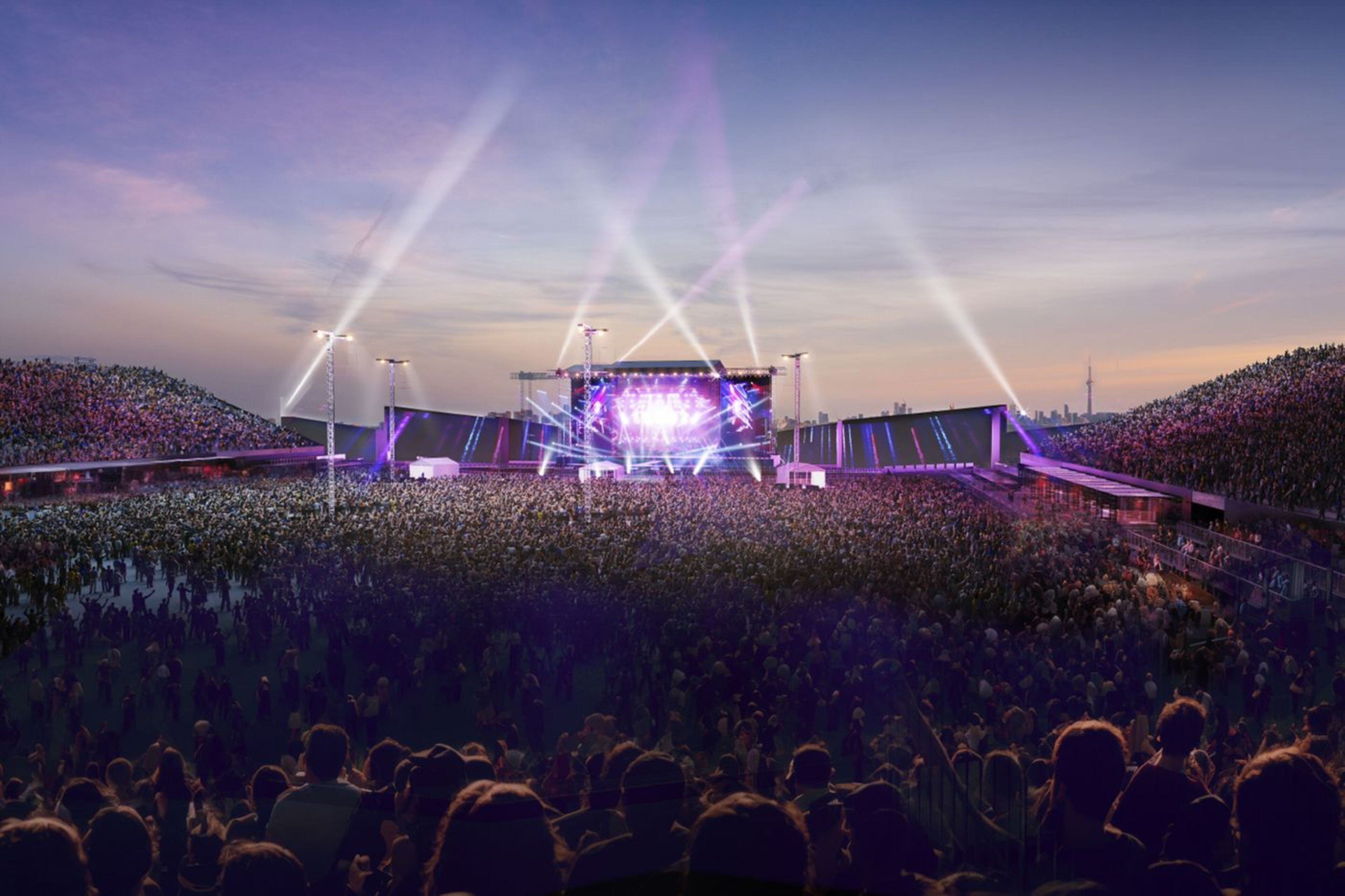 Een groot openluchtpodium met een podium en publiek.