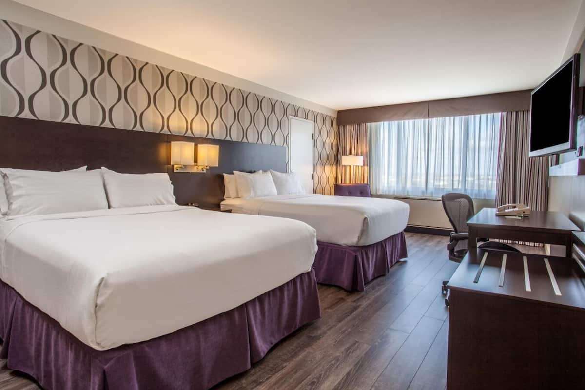 Premium bedding, pillowtop beds, in-room safe, desk