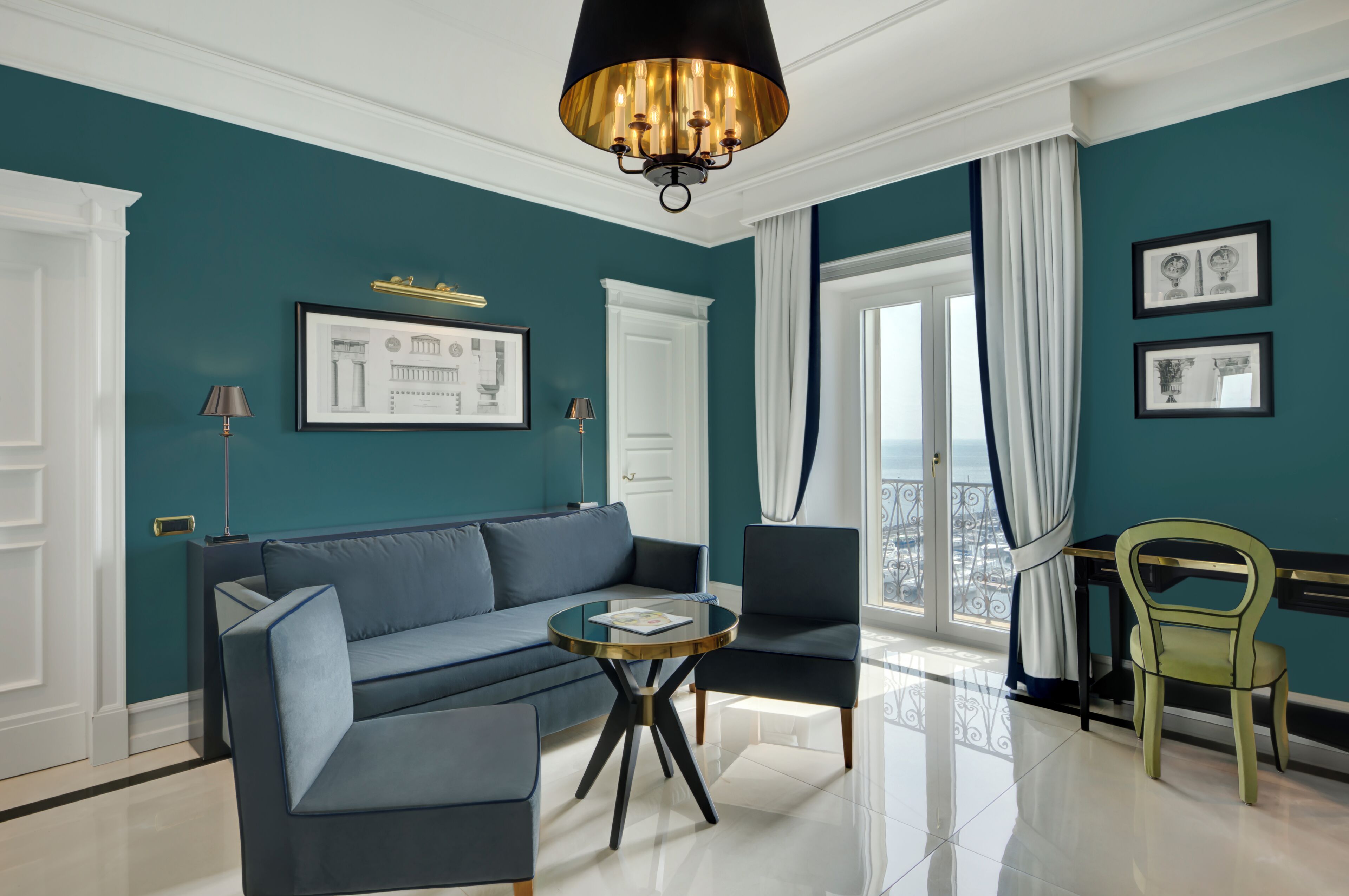 Suite | Premium bedding, down comforters, minibar, in-room safe