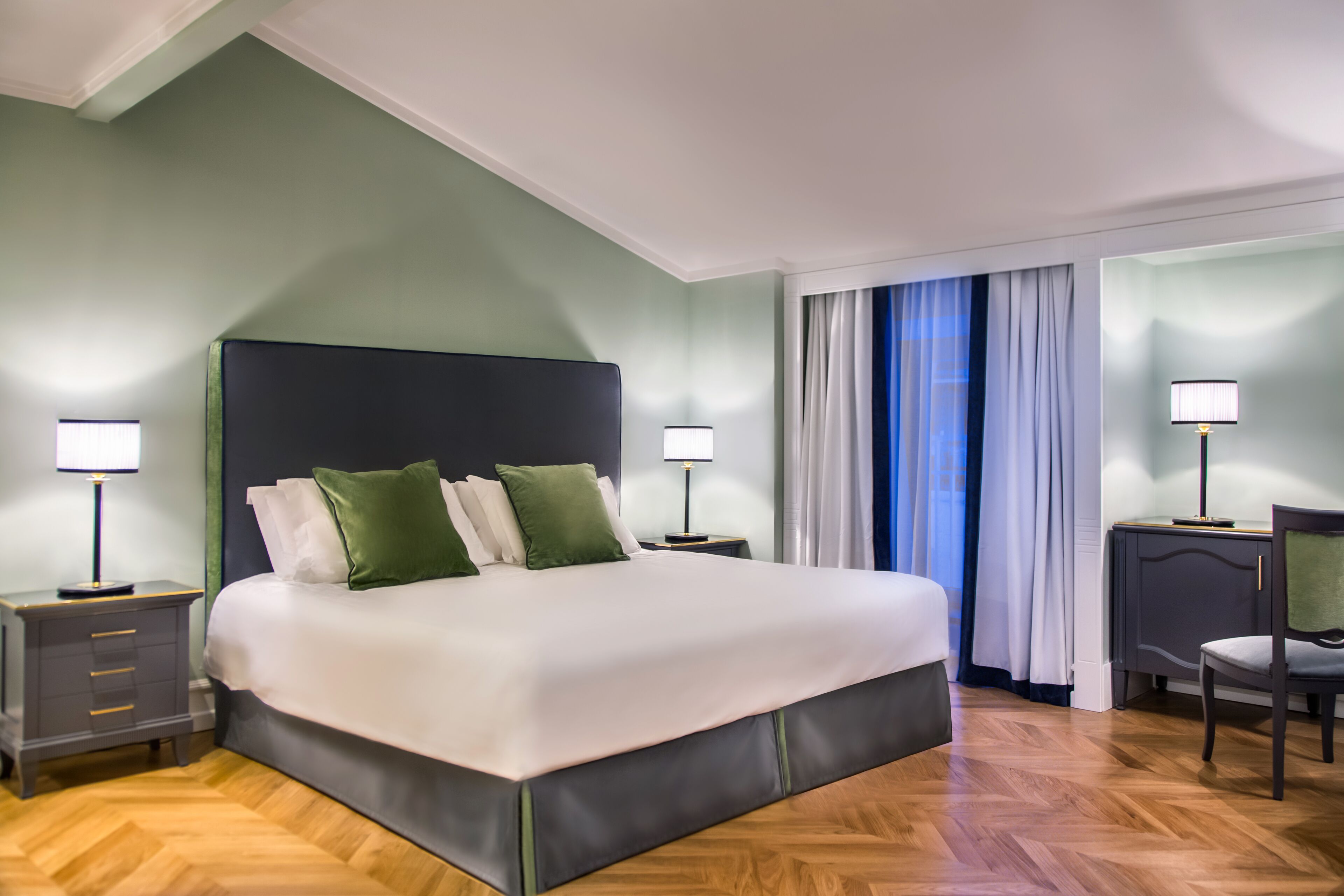Hochwertige Bettwaren, Daunenbettdecken, Minibar, Zimmersafe