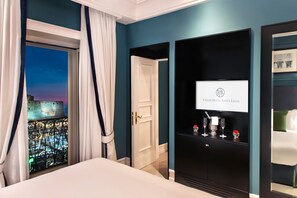 Suite | Ropa de cama de alta calidad, edredones de plumas, minibar y caja fuerte