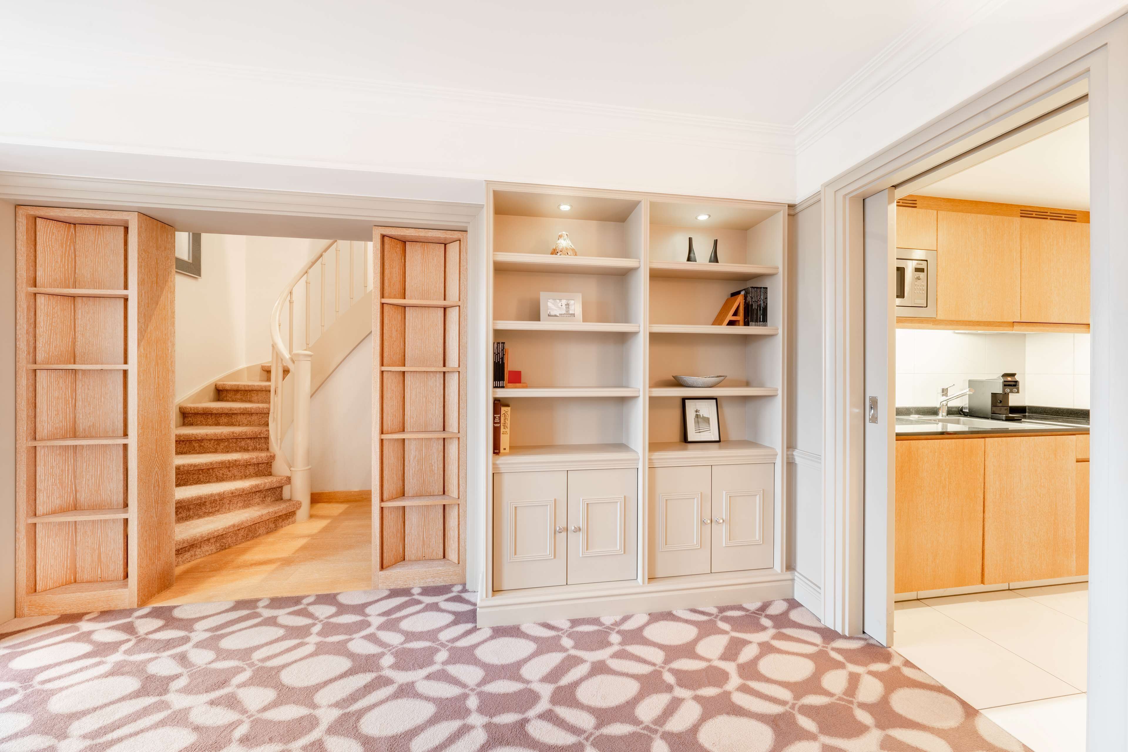 presidential suite, 1 king bed (dome view, lounge access) | private kitchen | coffee/tea maker, cookware/dishes/utensils