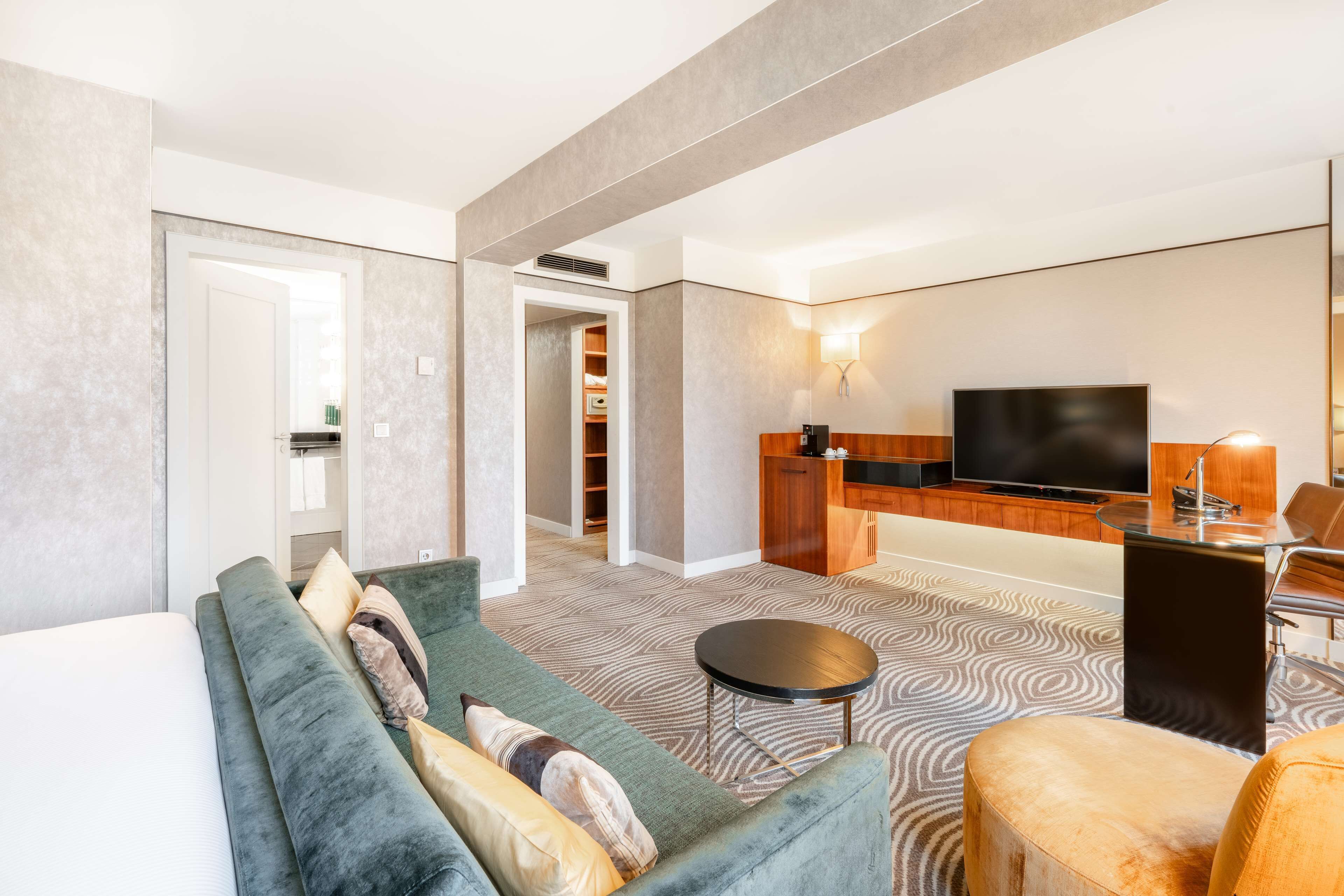 junior suite, 1 king bed (dome view, lounge access) | living area | flat-screen tv, pay films, mp3 dock