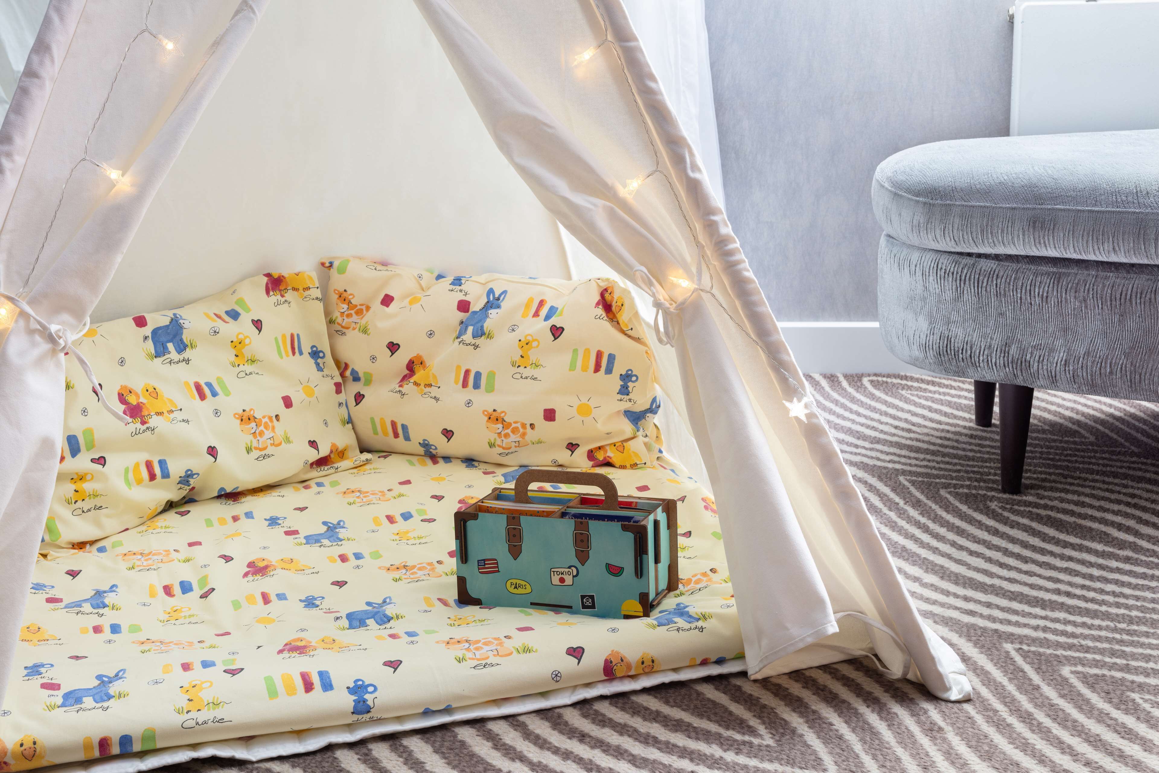 family studio | living area | flat-screen tv, pay films, mp3 dock