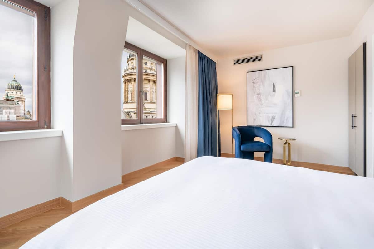 Suite ejecutiva, 2 habitaciones | Ropa de cama de alta calidad, colchones con acolchado adicional, minibar