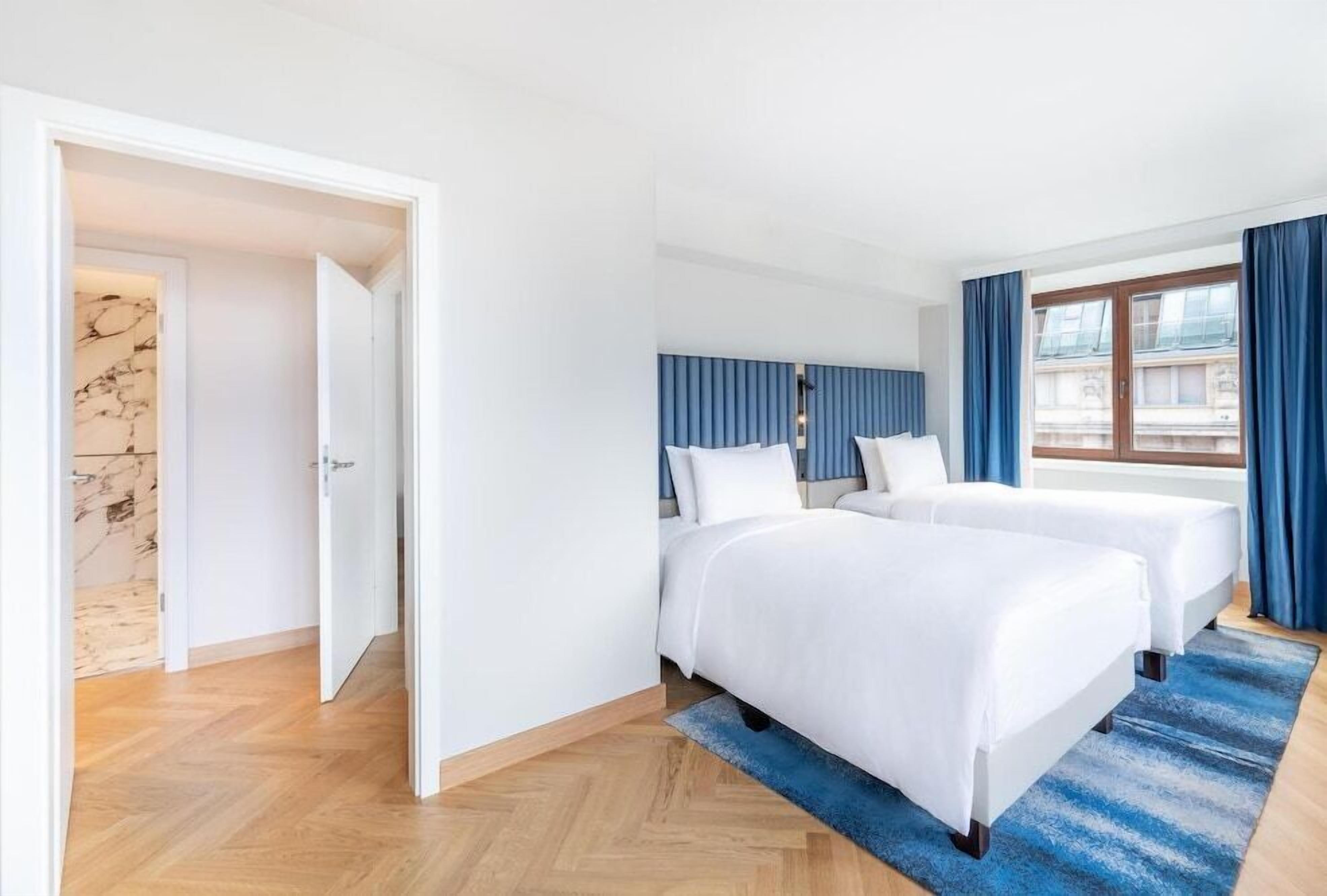 Sengetøy av topp kvalitet, senger med overmadrass og minibar