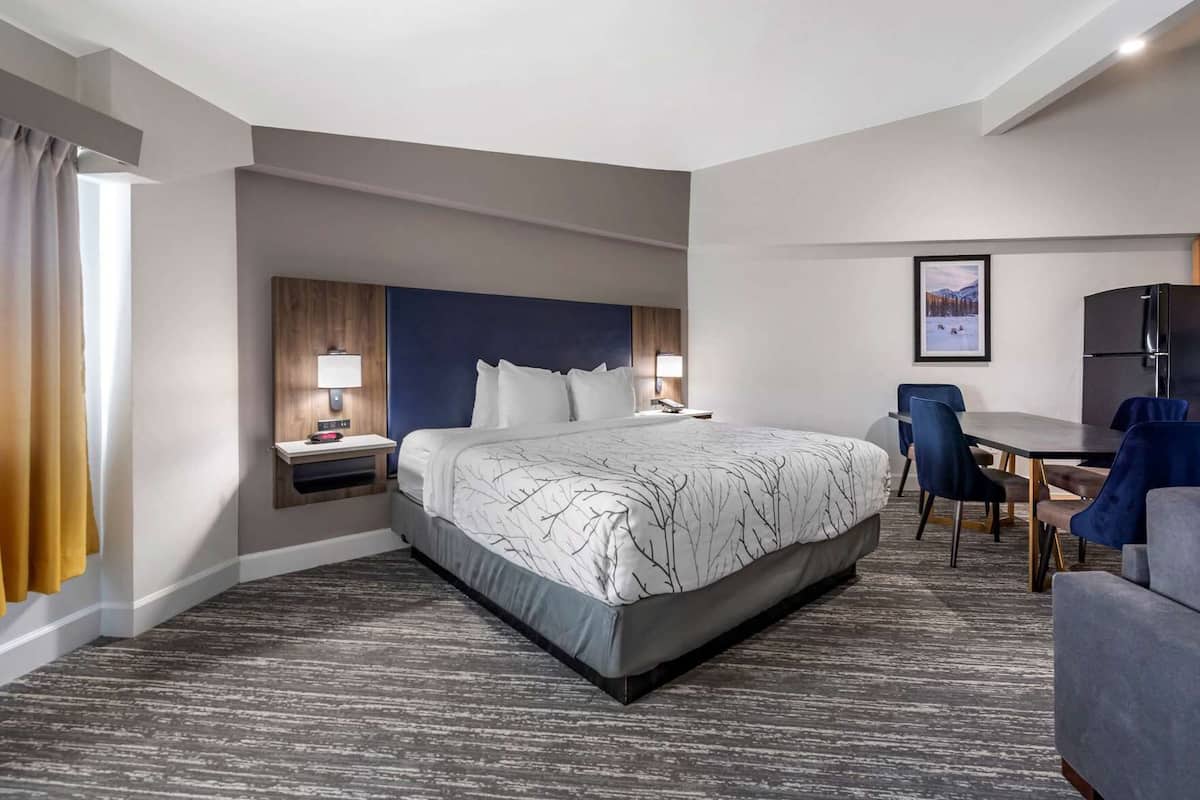 Premium bedding, pillowtop beds, in-room safe, desk