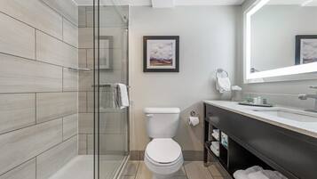 Standard Room, 2 Queen Beds, Patio, Poolside | Bathroom