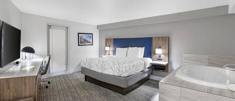 Suite, 1 cama King size, para no fumadores, patio | Ropa de cama de alta calidad y camas con pillow-top