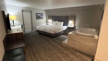 Suite, 1 Tempat Tidur King, Bebas Asap Rokok, balkon | Seprai premium, bantalan ekstra lembut, brankas, dan meja kerja