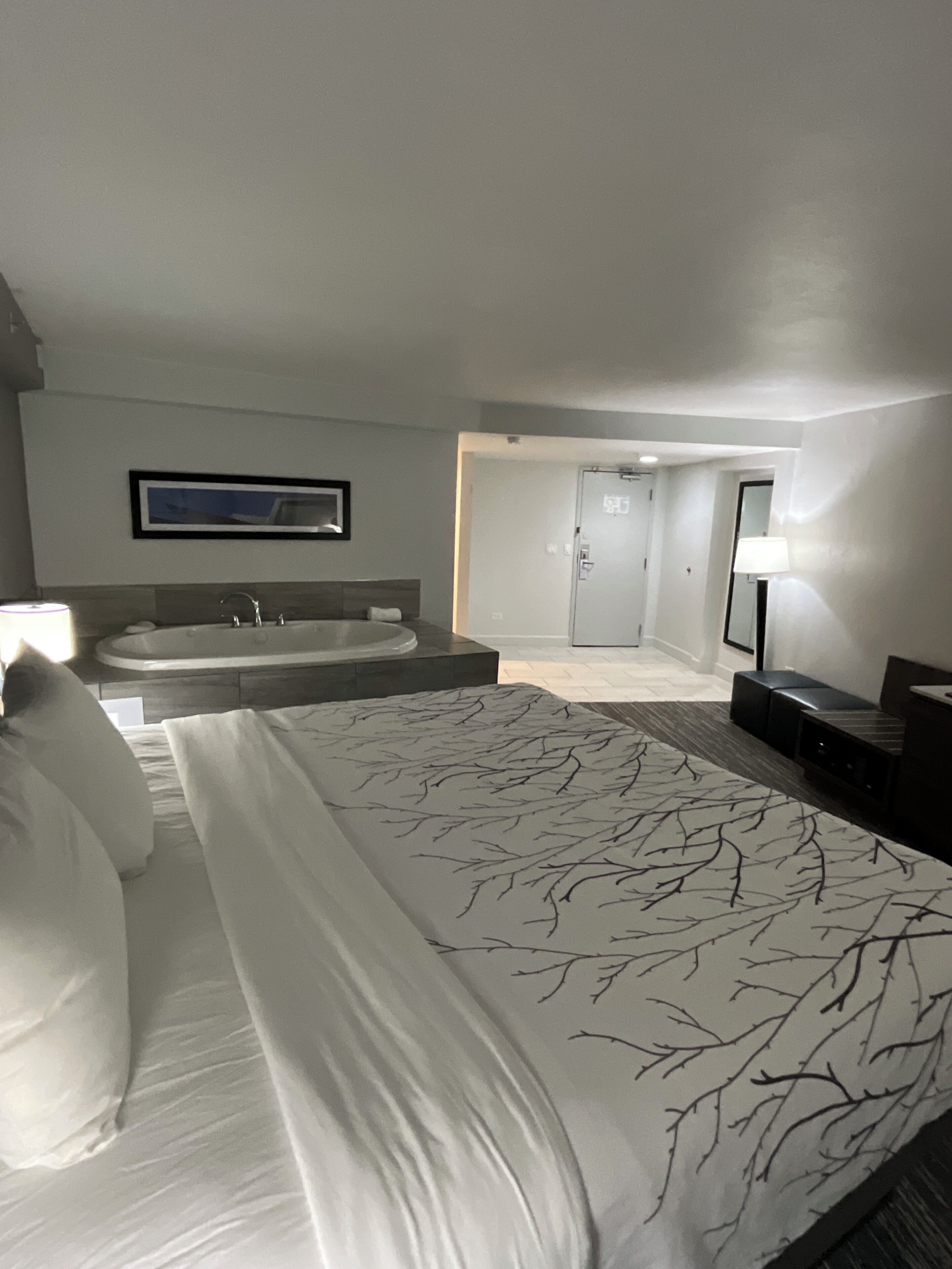 Suite, 1 King Bed, Non Smoking, Patio | Premium bedding, pillowtop beds, in-room safe, desk