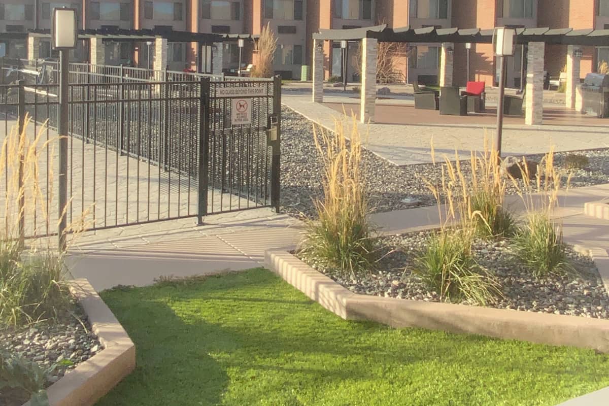 Standard Room, 1 King Bed, Kitchenette, Pool View (Shower Only) | Premium bedding, pillowtop beds, in-room safe, desk