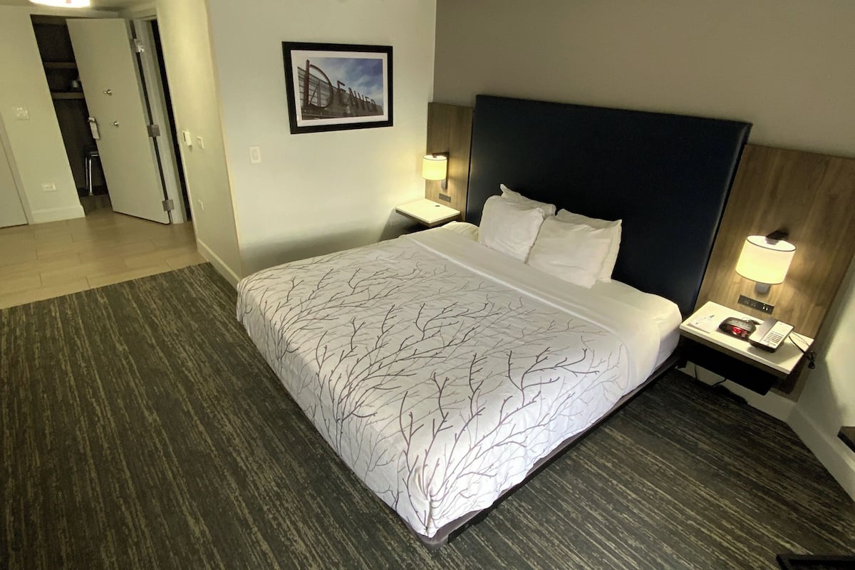 Ropa de cama de alta calidad y camas con pillow-top