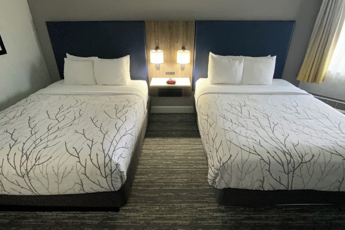 Ropa de cama de alta calidad y camas con pillow-top