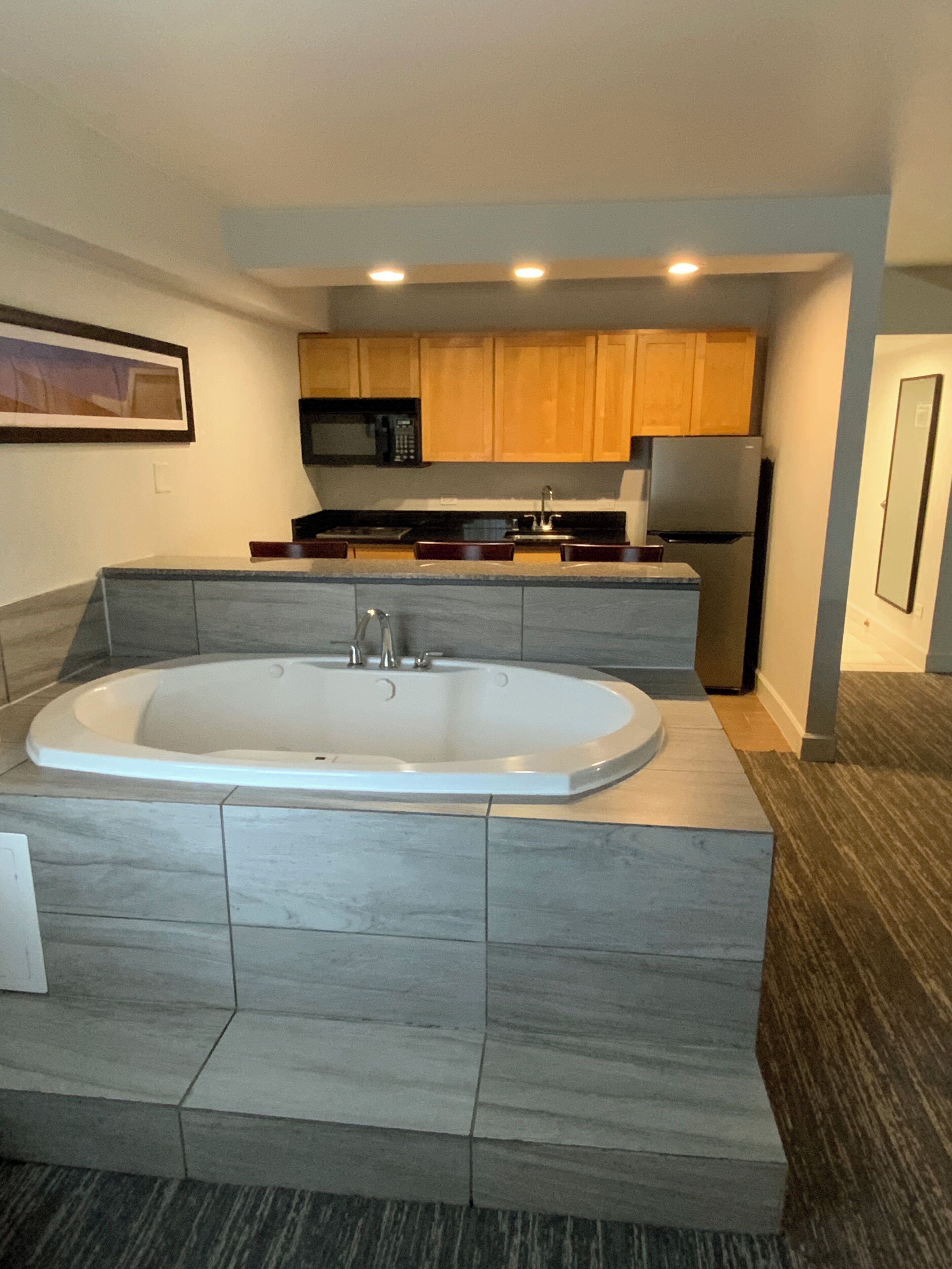 Suite, 1 kingsize bed, niet-roken, kitchenette (with Sofabed) | Luxe beddengoed, pillowtop-bedden, een kluis op de kamer, een bureau