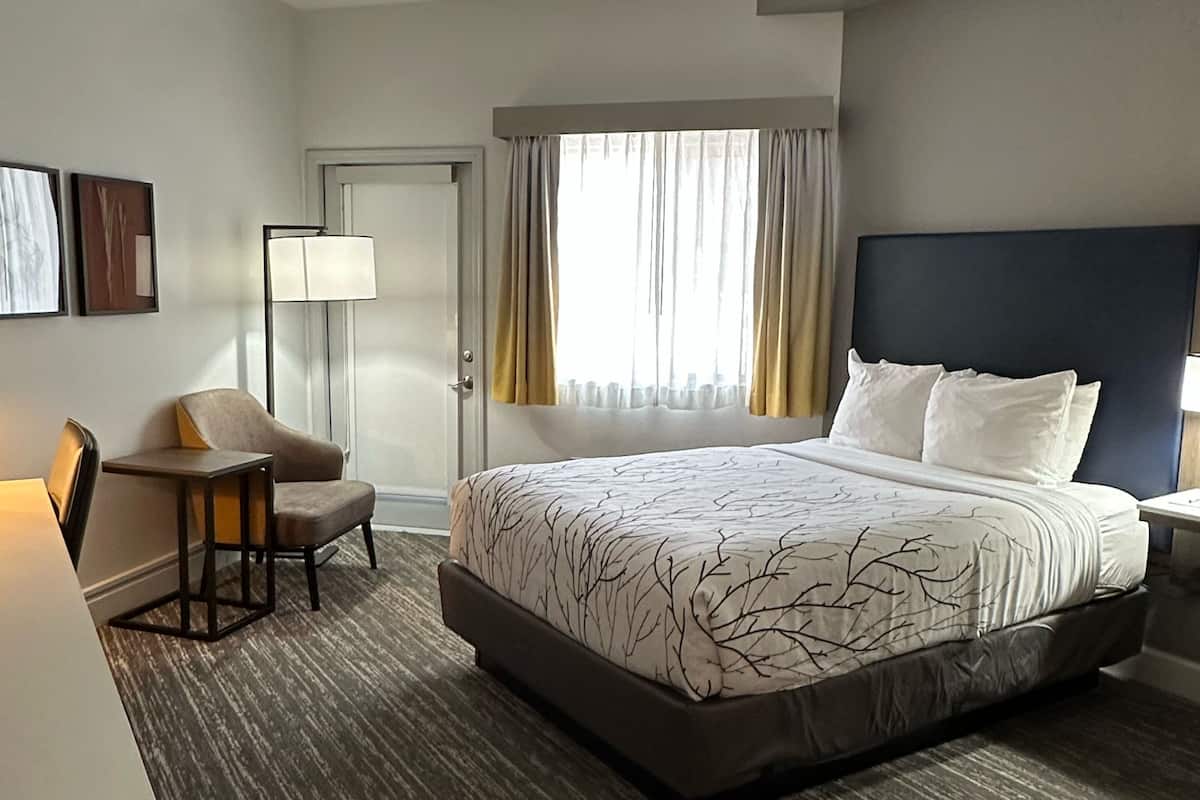 1 bedroom, premium bedding, pillowtop beds, in-room safe