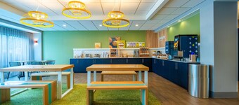 สปาร์ค บาย ฮิลตัน แอตแลนตา เคนเนซอว์ ทาวน์เซ็นเตอร์  