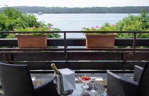 Premium bedding, minibar, in-room safe, desk - Seehotel Leoni (Berg)
