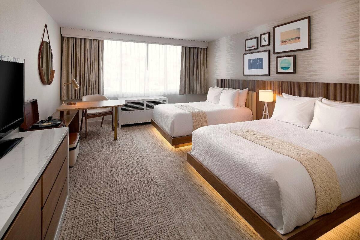 Luxe beddengoed, donsdekens, een kluis op de kamer, een bureau
