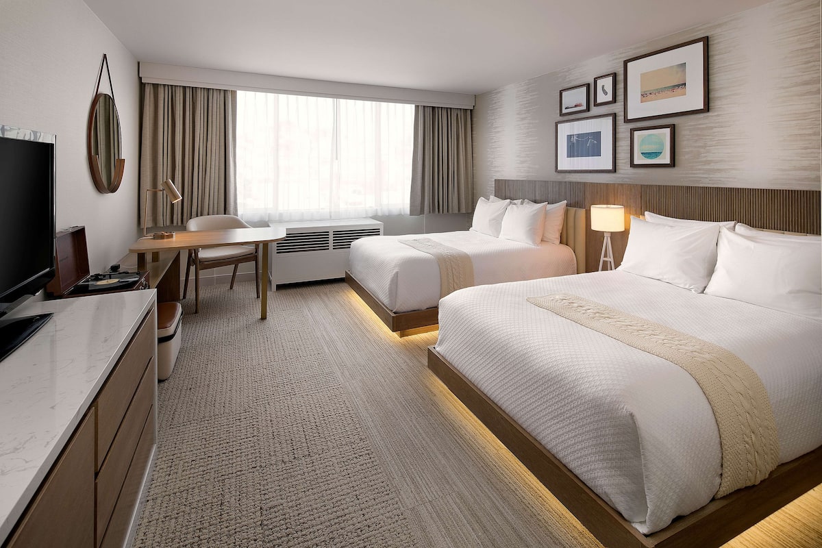 Premium bedding, down comforters, in-room safe, desk