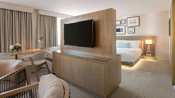 Junior-Suite, 1 King-Bett | Hochwertige Bettwaren, Daunenbettdecken, Zimmersafe, Schreibtisch