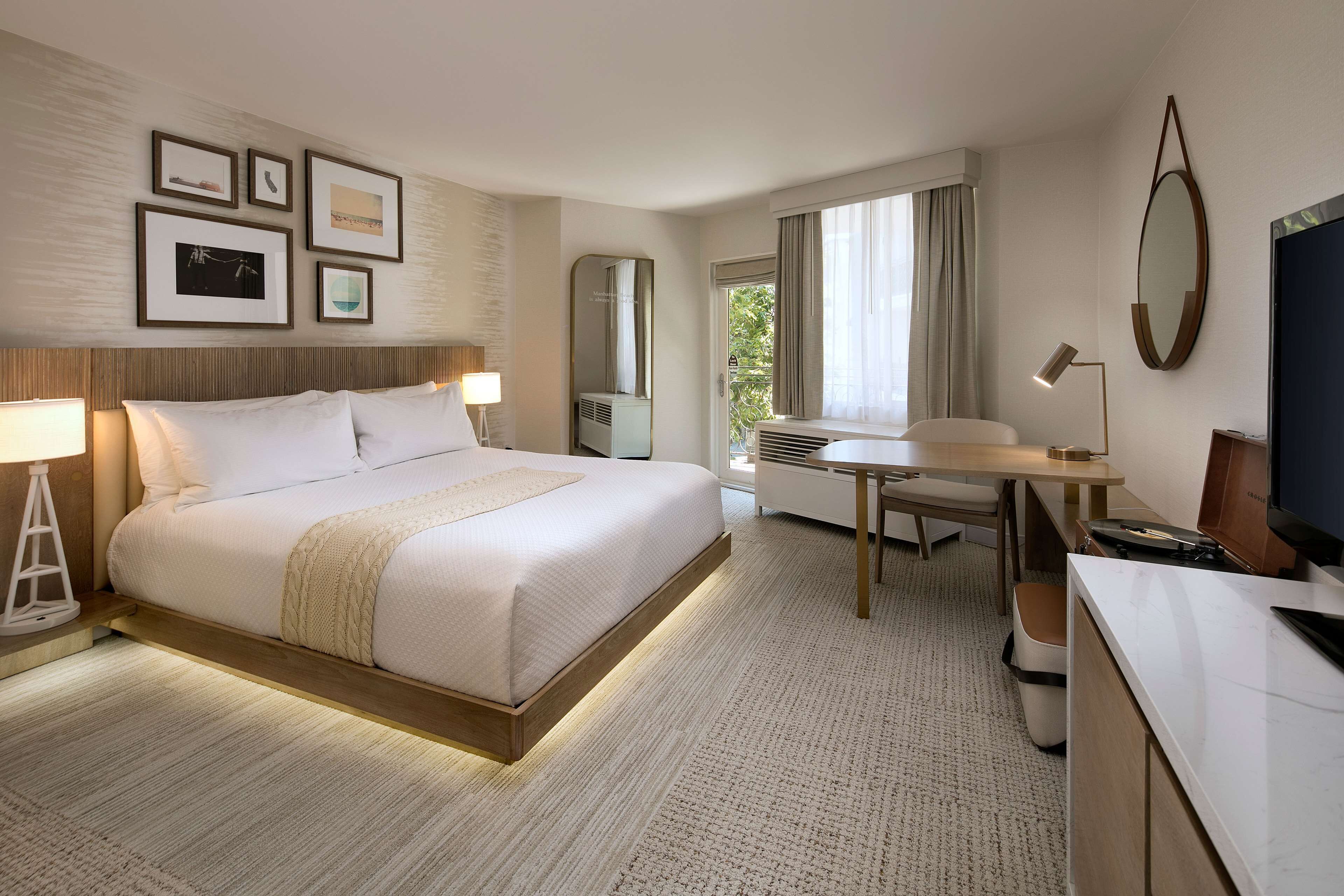 premium bedding, down duvets, in-room safe, desk