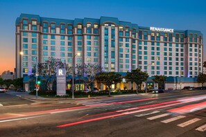 Renaissance Los Angeles Airport Hotel Reviews, Deals & Photos 2024