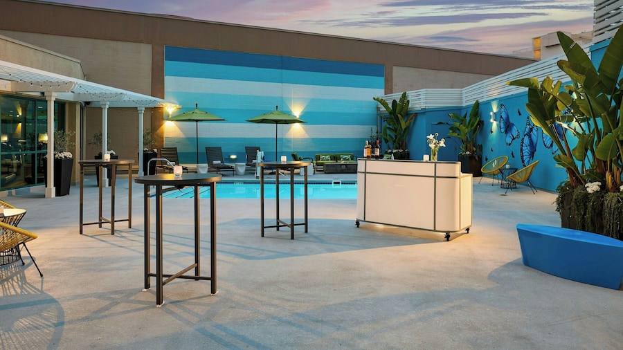 Renaissance Los Angeles Airport Hotel