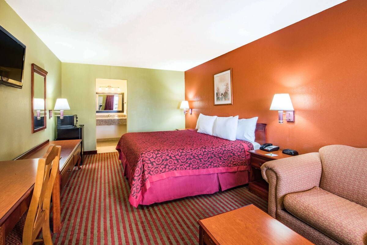 Desk, free WiFi, bed sheets