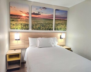 Desk, free WiFi, bed sheets - Days Inn by Wyndham McAllen (McAllen)