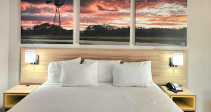 Days Inn by Wyndham McAllen
