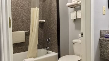 Articles de toilette écologiques, sèche-cheveux, serviettes fournies