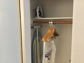 Iron/ironing board