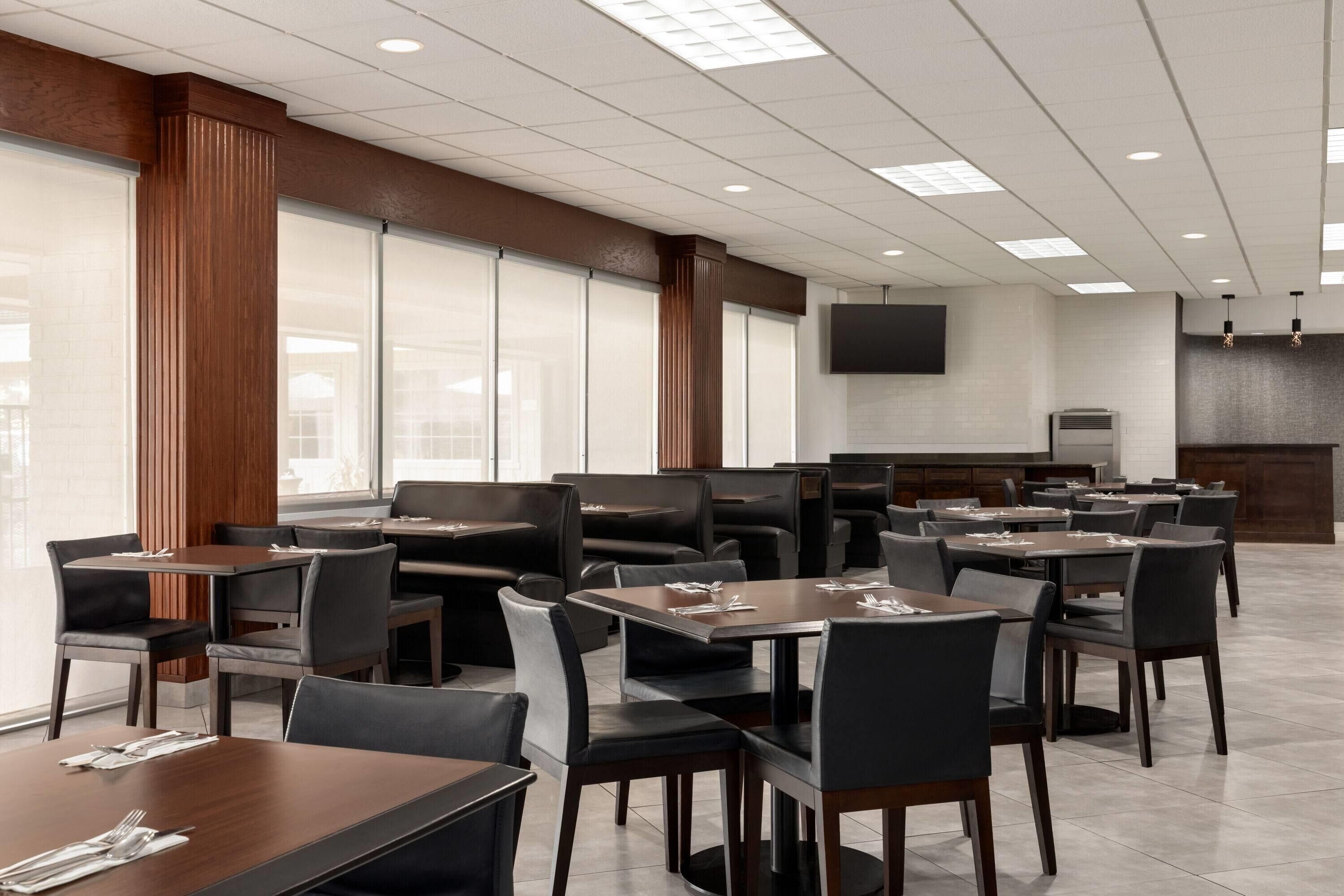 Déjeuner et dîner servis sur place, spécialités Cuisine fusion