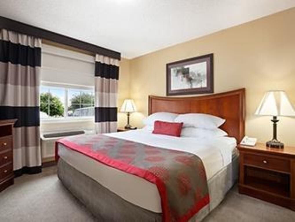 Desk, iron/ironing board, free cots/infant beds, rollaway beds