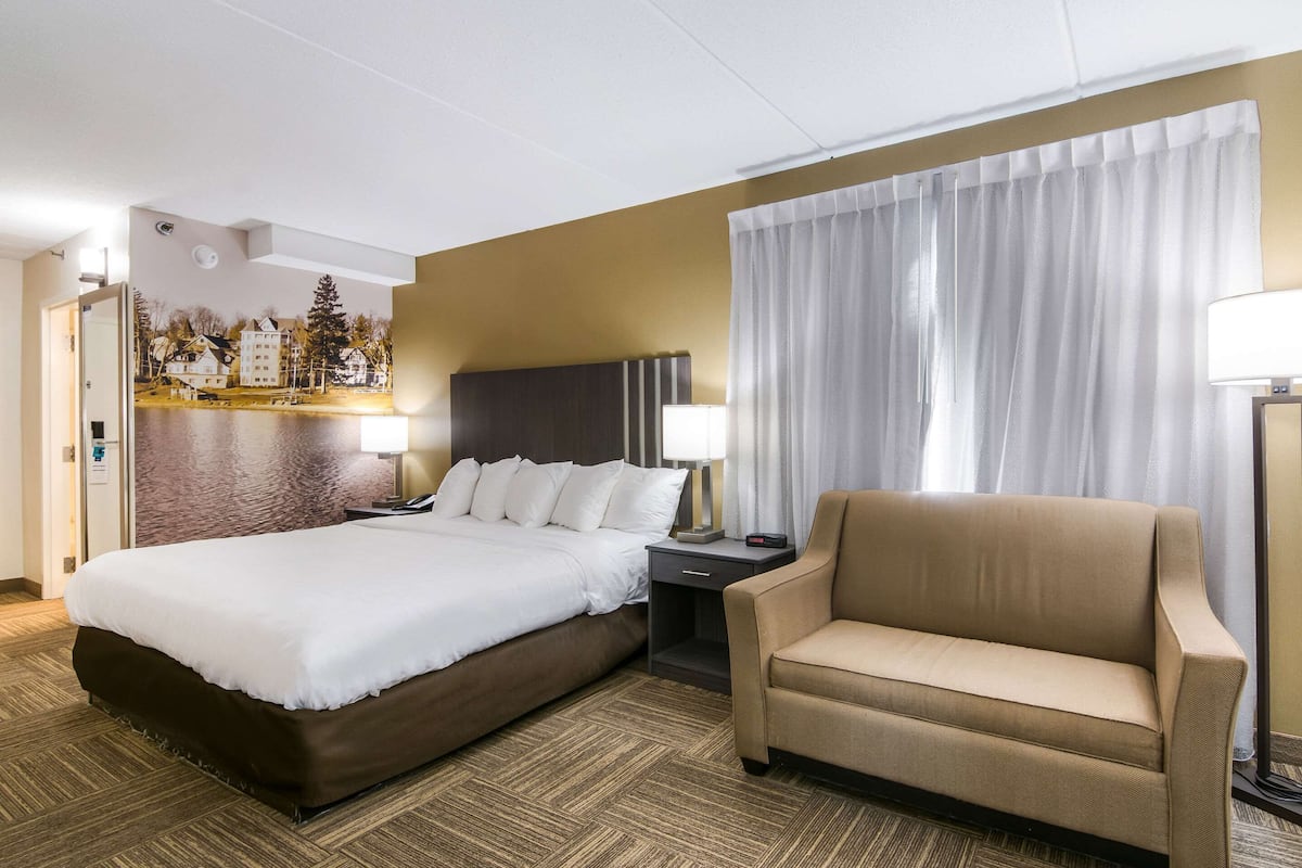 in-room safe, desk, laptop workspace, iron/ironing board