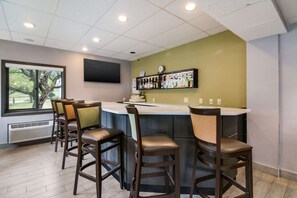 Dining - Clarion Pointe Jamestown - Falconer (Jamestown)
