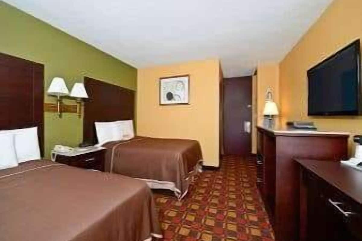 In-room safe, desk, iron/ironing board, free cots/infant beds