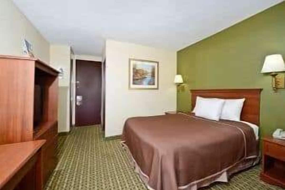 In-room safe, desk, iron/ironing board, free cots/infant beds